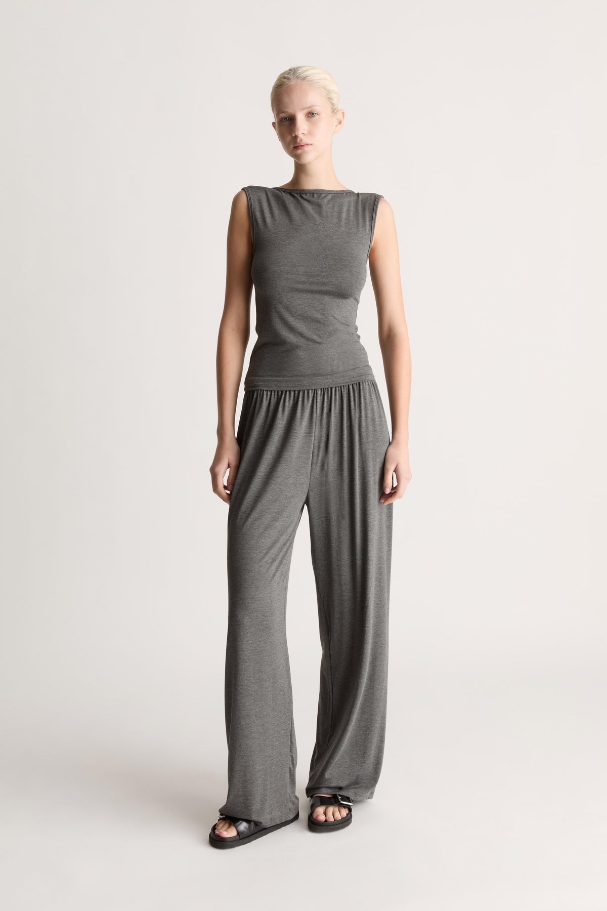 Recline Pant in Charcoal