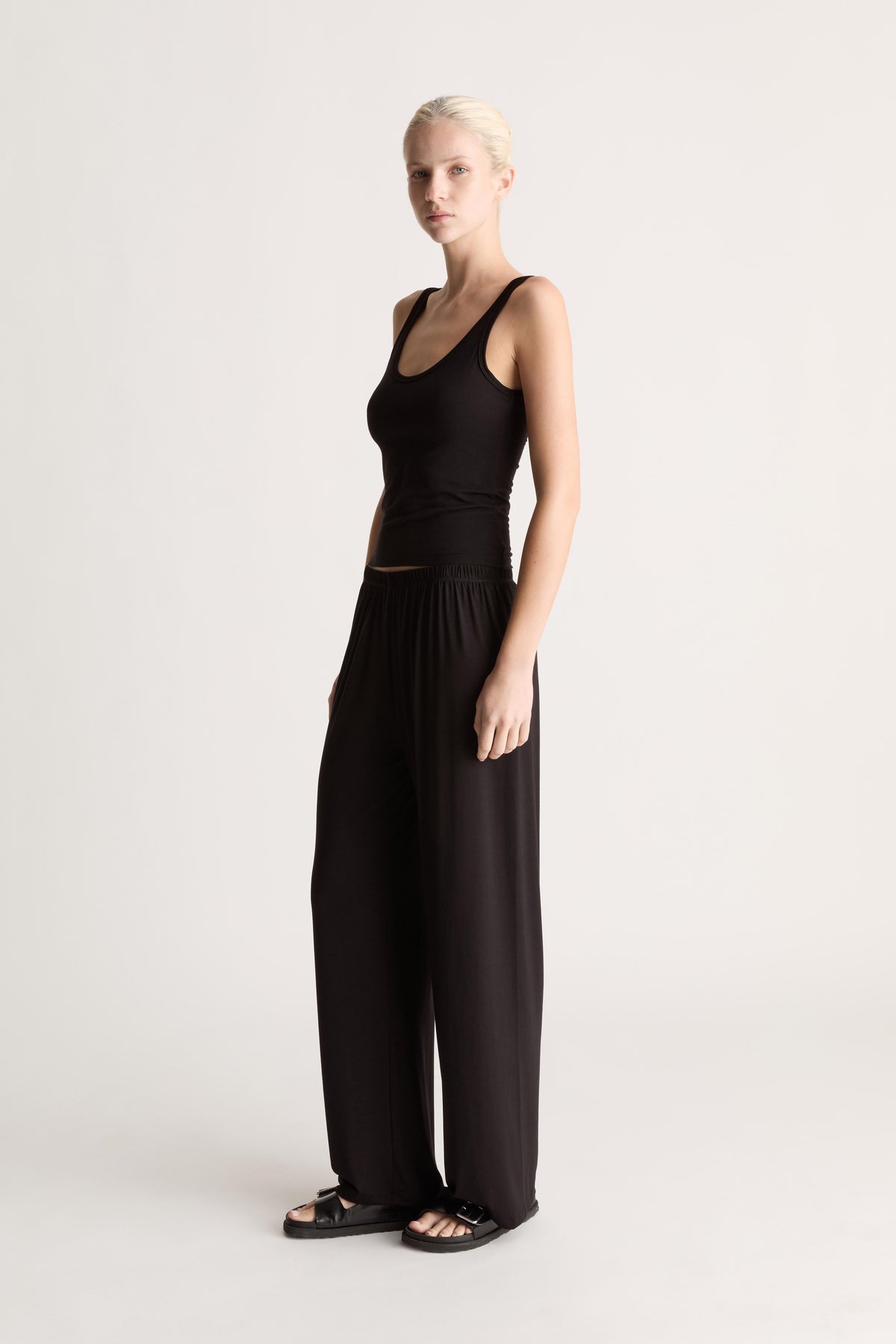 Recline Tank in Black