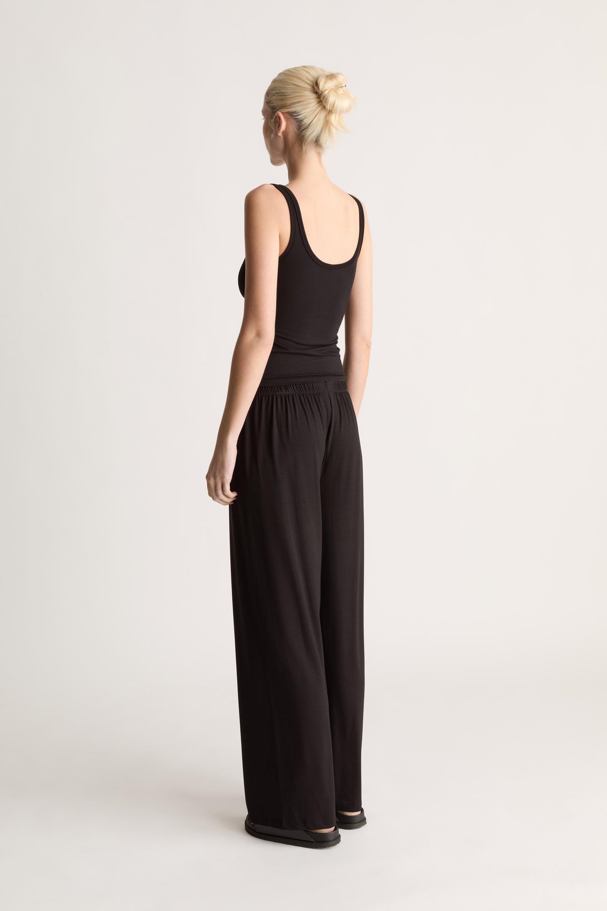 Recline Tank in Black