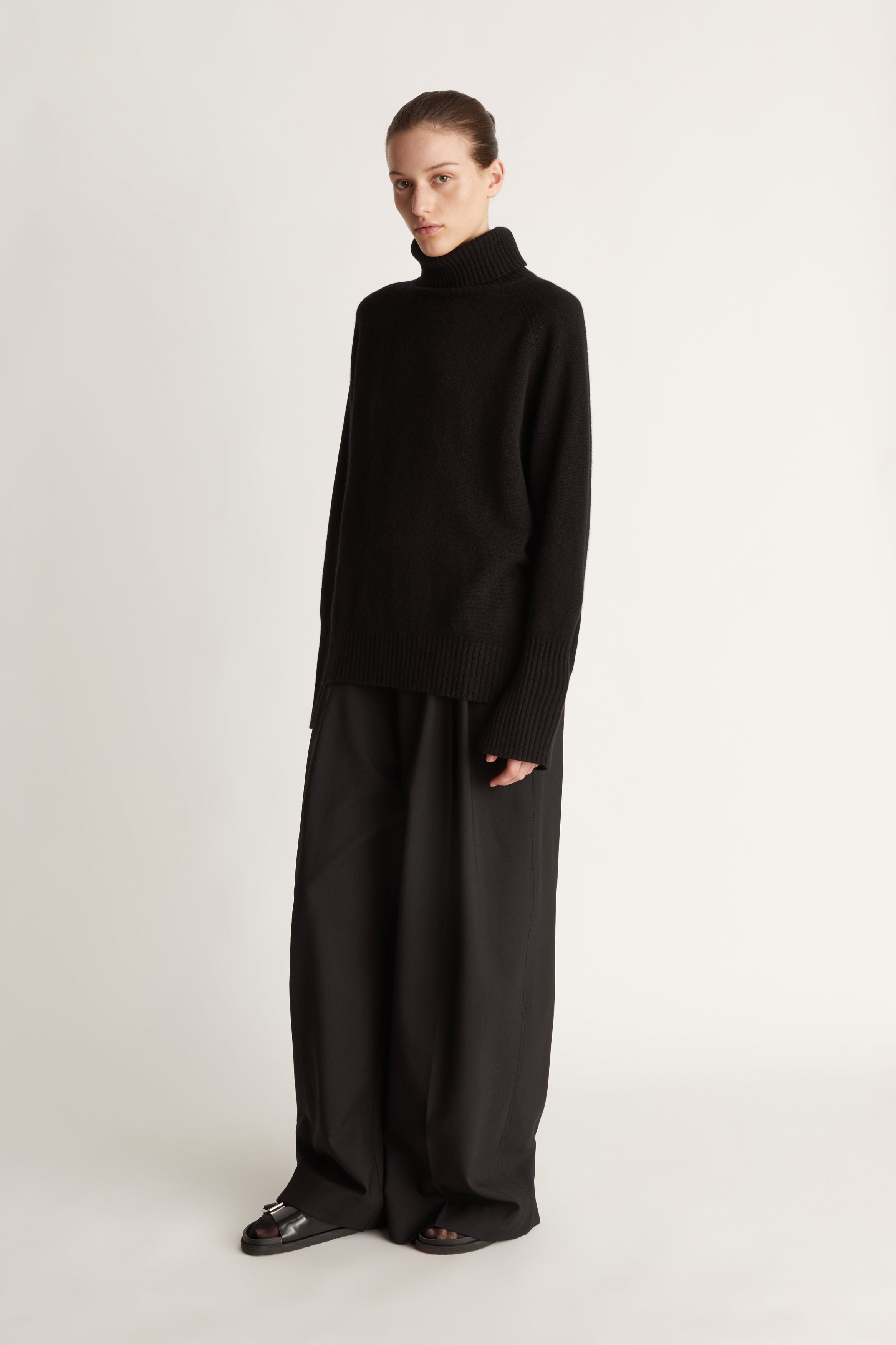 Cashmere Turtleneck in Black