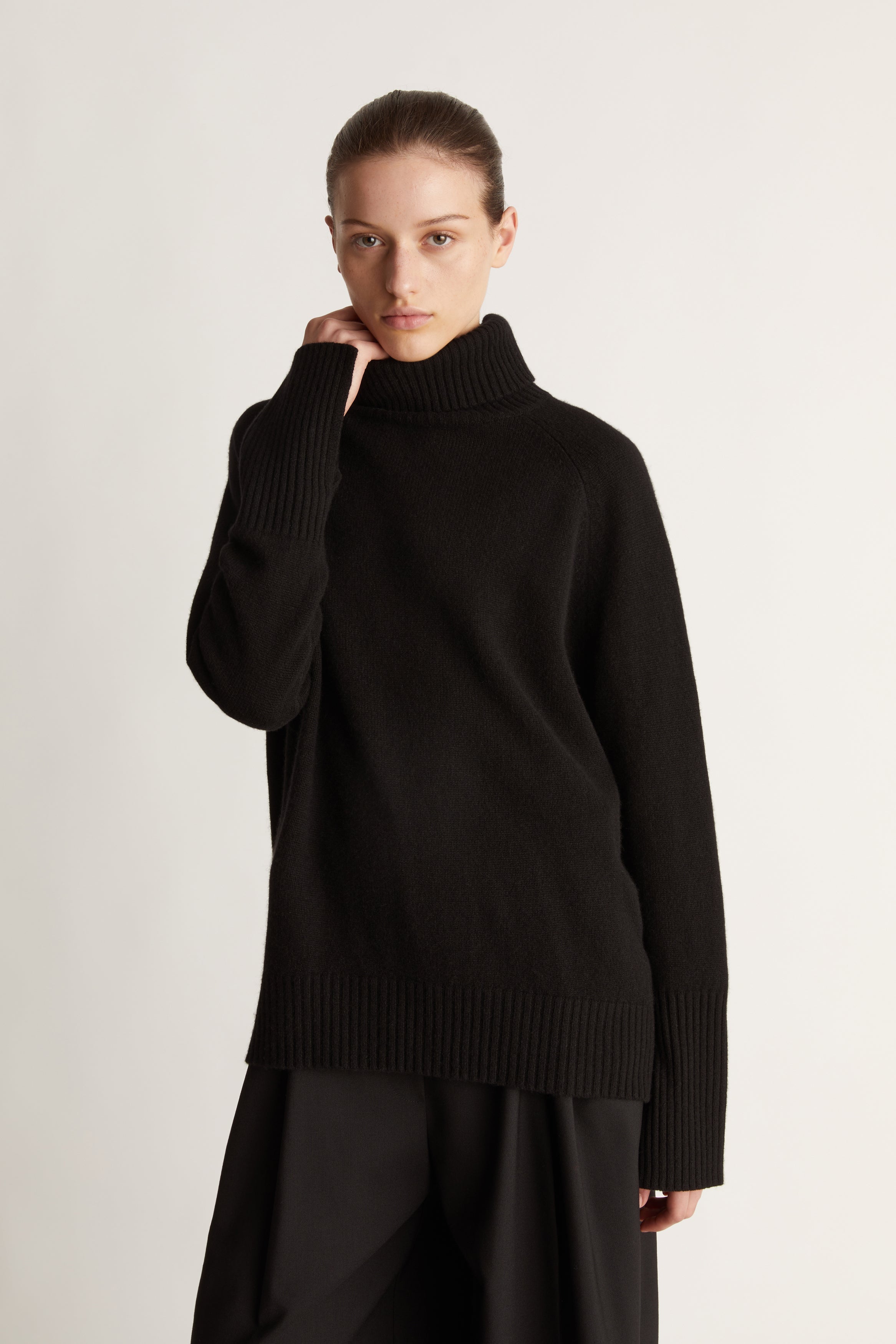 Cashmere Turtleneck in Black