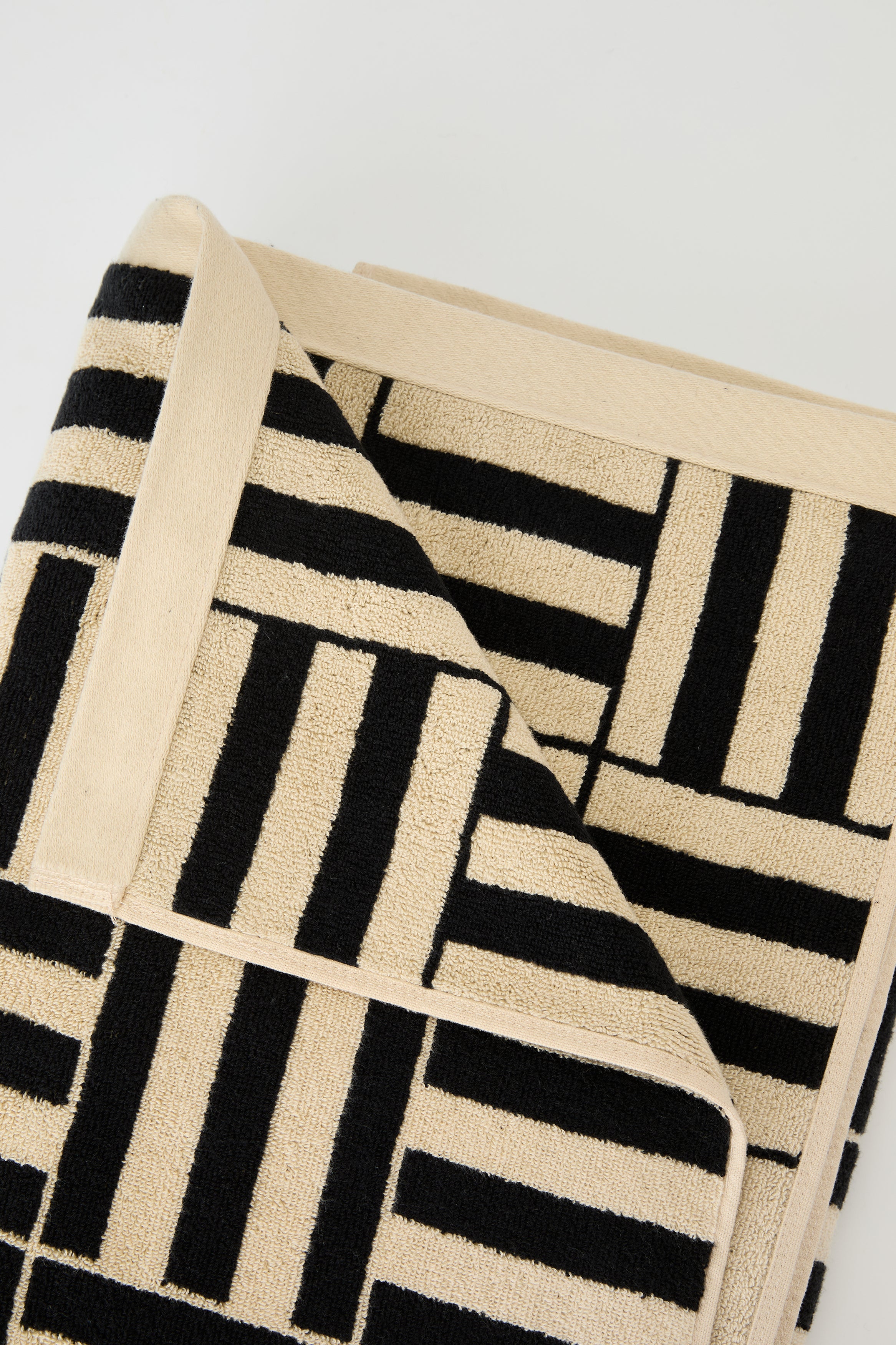 Baina Willis Pool Towel